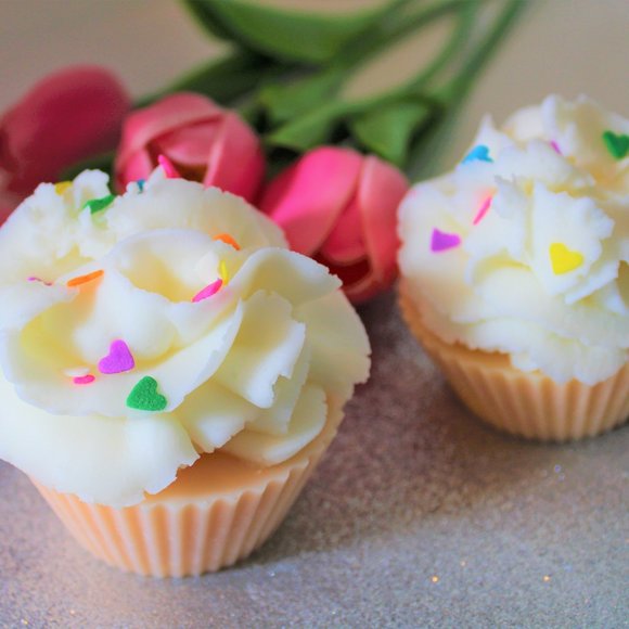 Warm Vanilla Butter Cream Cupcake Birthday Confetti Hearts Scented Soy Wax Melts - Picture 13 of 14